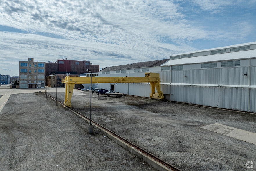 1123 E Rawson Ave, South Milwaukee, WI for lease - Building Photo - Image 2 of 5