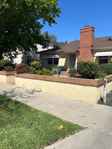 14757 Sylvan St, Van Nuys, CA for sale - Building Photo - Image 2 of 6