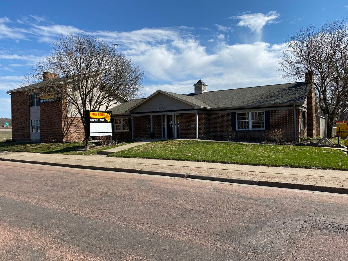 801 E 41st St, Sioux Falls, SD 57105