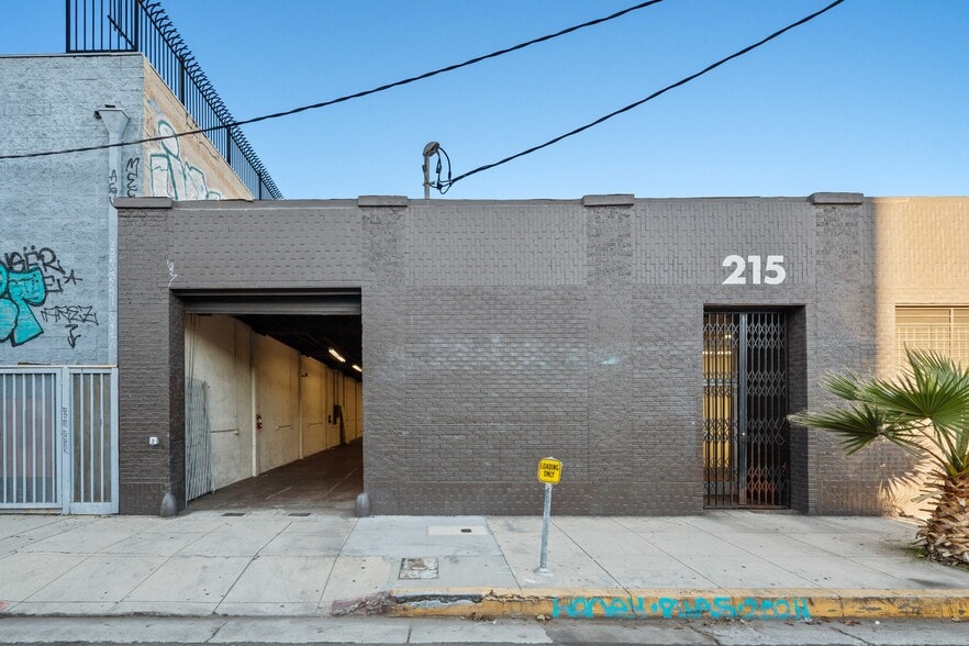 215 W 15th St, Los Angeles, CA for sale - Building Photo - Image 2 of 26