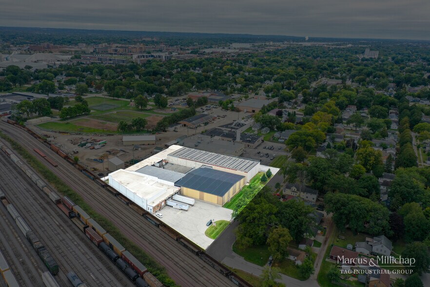 1132 Lincoln St, Green Bay, WI for sale - Building Photo - Image 2 of 8