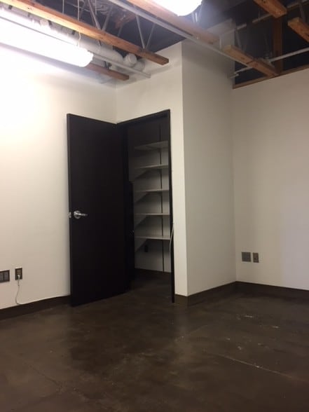 8335 W Sunset Blvd, West Hollywood, CA for lease - Interior Photo - Image 2 of 30
