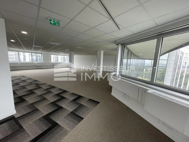 Office in Noisy-le-Grand for lease - Interior Photo - Image 2 of 12