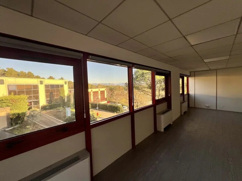 Office in Vallauris for lease - Interior Photo - Image 3 of 7