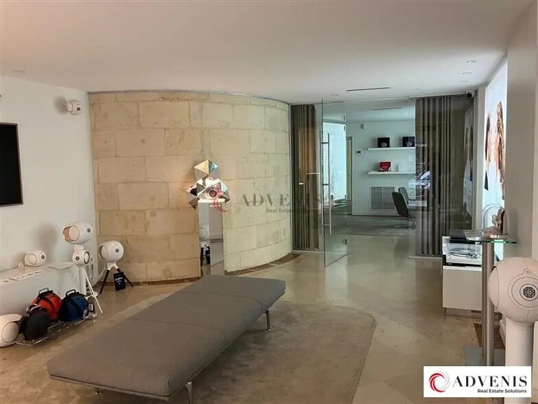 Retail in Bordeaux for lease - Interior Photo - Image 3 of 8