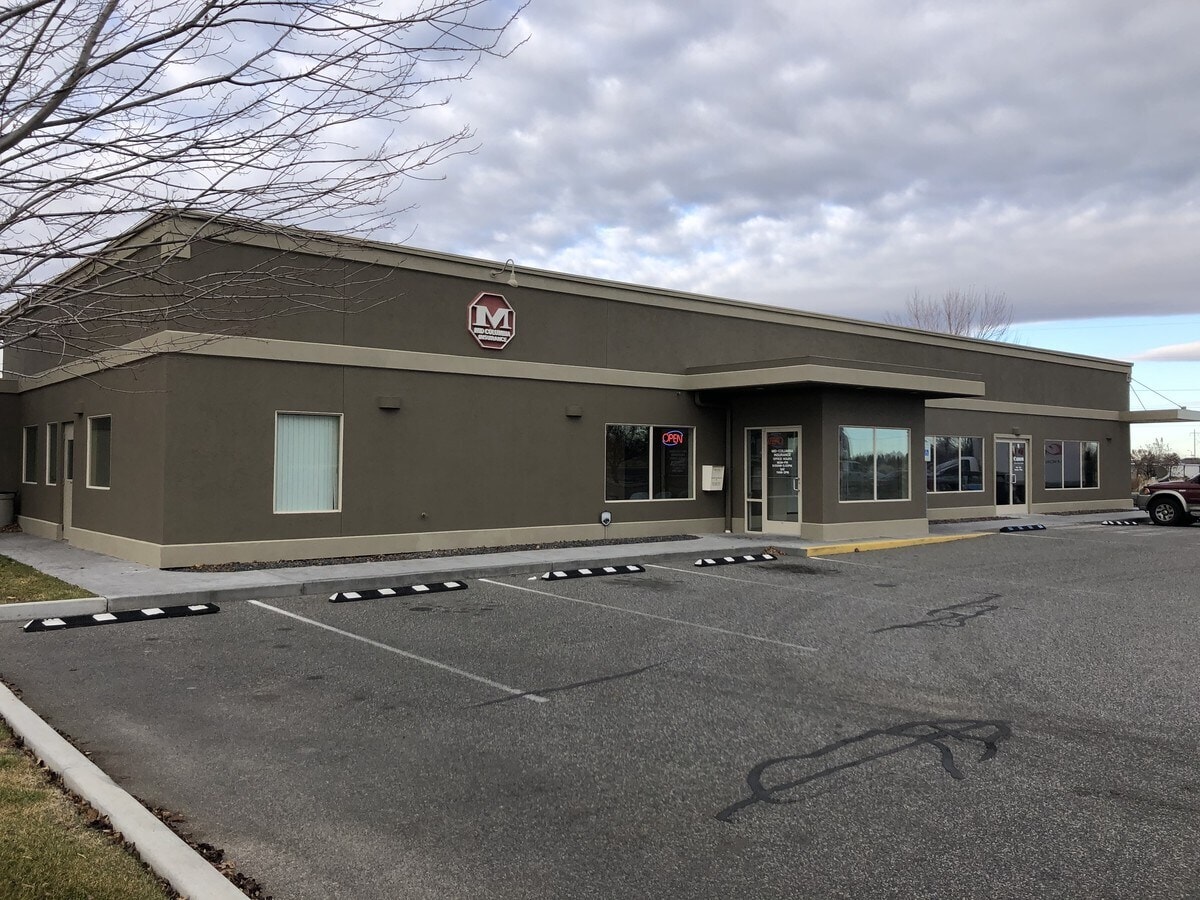 8601 W Clearwater Ave, Kennewick, WA for lease Building Photo- Image 1 of 1