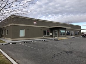 8601 W Clearwater Ave, Kennewick, WA for lease Building Photo- Image 1 of 1