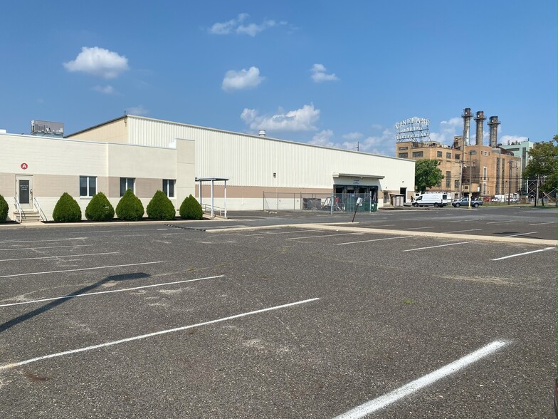 46 N West Ave, Vineland, NJ for lease - Building Photo - Image 3 of 7