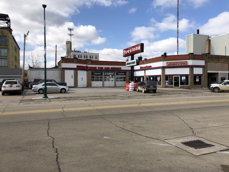 215 4th Ave, Clinton, IA for sale - Building Photo - Image 1 of 1