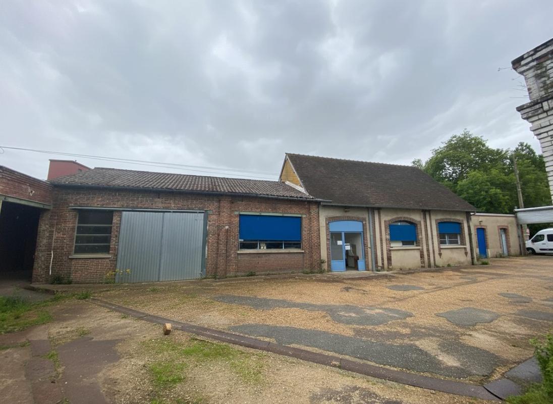 Office in Saint-Rémy-sur-Avre for sale Building Photo- Image 1 of 14