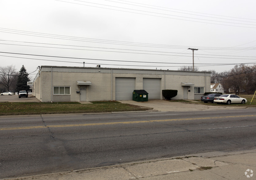 22615-22621 Ryan Rd, Warren, MI for lease - Primary Photo - Image 1 of 20