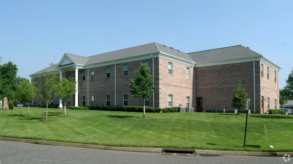 149 Avenue At the Cmn, Shrewsbury, NJ for lease - Building Photo - Image 2 of 5