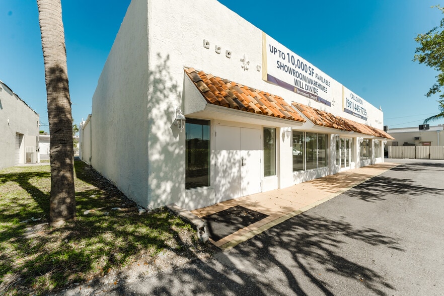 131 E Hillsboro Ct, Deerfield Beach, FL for lease - Building Photo - Image 2 of 12