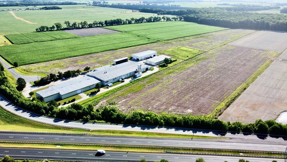 132-136 Woodworkers Ct, Chesapeake, VA for lease - Building Photo - Image 2 of 10