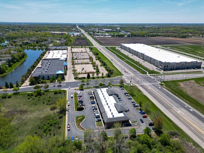 2375-2397 S Randall Rd, Algonquin, IL for lease - Building Photo - Image 2 of 5