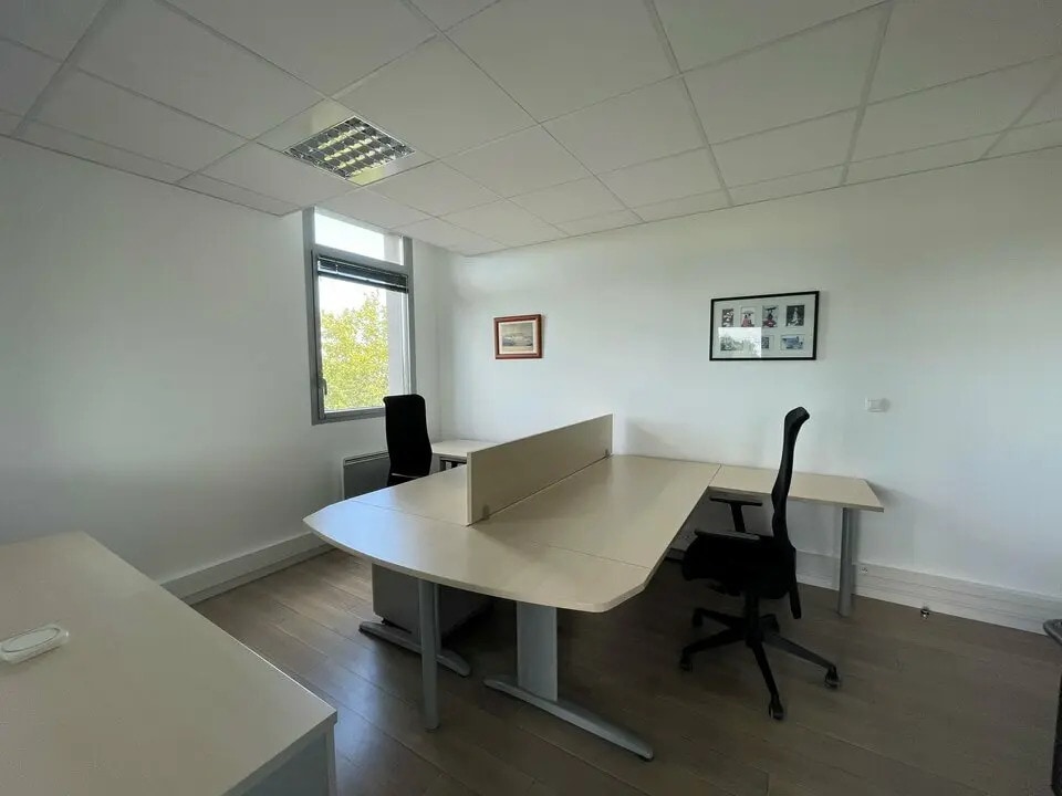 Office in Vannes for sale Interior Photo- Image 1 of 4