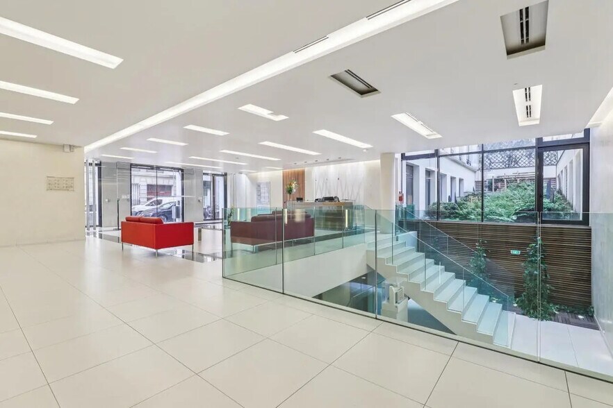 5 Rue De La Baume, Paris for lease - Building Photo - Image 3 of 15