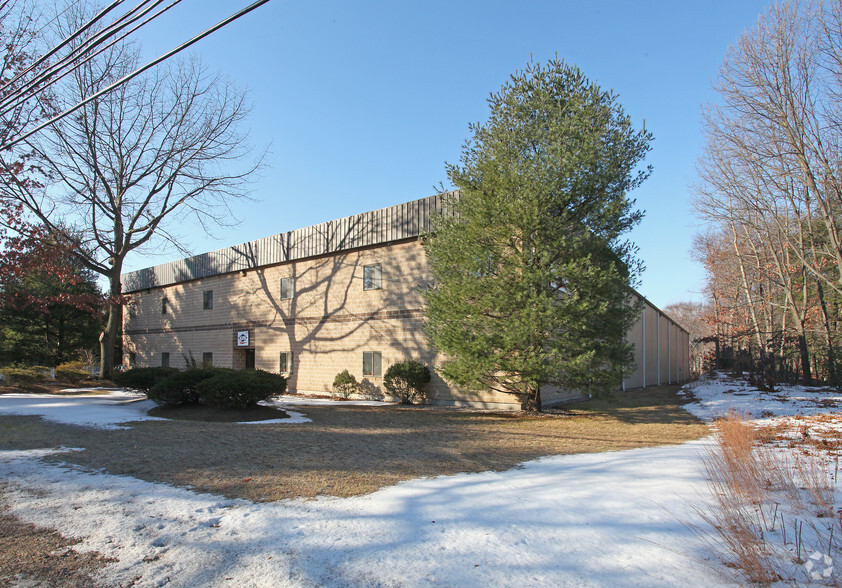 135 W Dudley Town Rd, Bloomfield, CT for sale - Primary Photo - Image 1 of 1