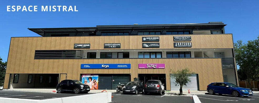 Office in Marseille for lease - Building Photo - Image 2 of 21