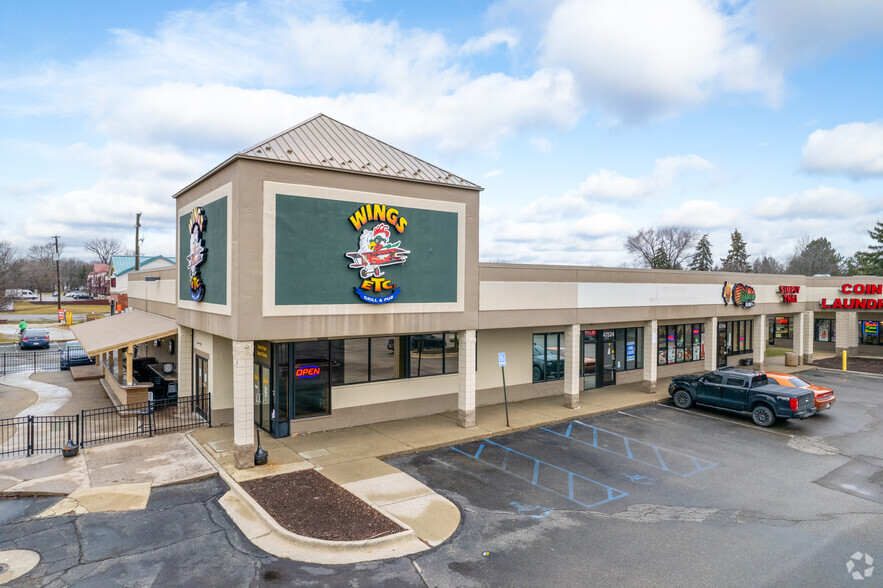 47300-47528 Pontiac Trl, Wixom, MI for lease - Building Photo - Image 1 of 11