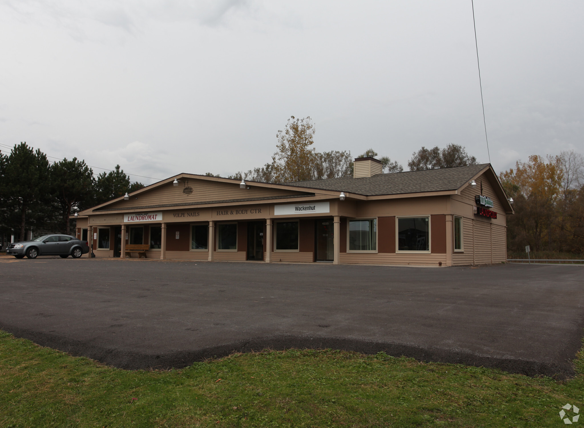 4225 Longbranch Dr, Liverpool, NY for sale Primary Photo- Image 1 of 1