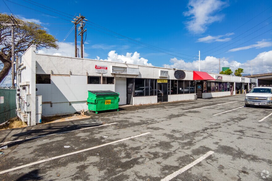 593 Kamehameha Hwy, Pearl City, HI for lease - Building Photo - Image 1 of 13