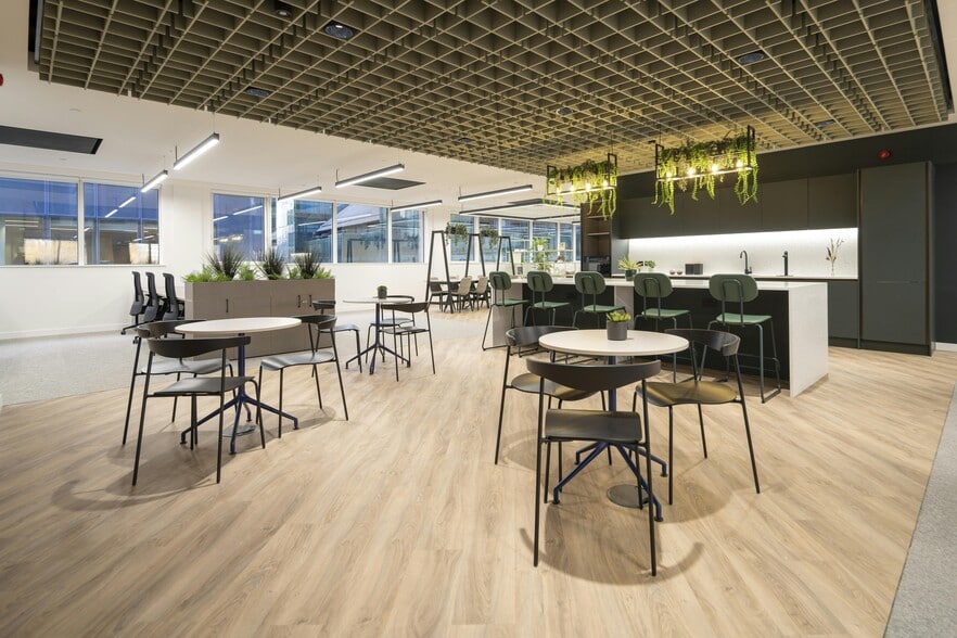 24 Chiswell St, London for lease - Interior Photo - Image 2 of 42