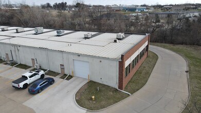 10500-10580 Justin Dr, Urbandale, IA for lease Building Photo- Image 2 of 4