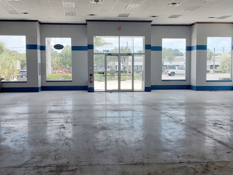 3074 Forest Hill Blvd, West Palm Beach, FL for lease - Building Photo - Image 3 of 7