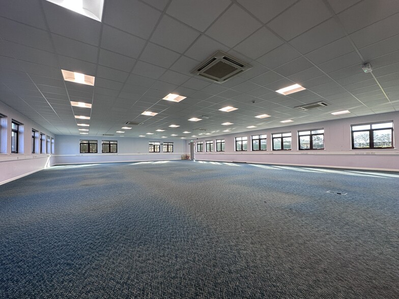 Browns Ln, Nottingham for lease - Interior Photo - Image 2 of 10