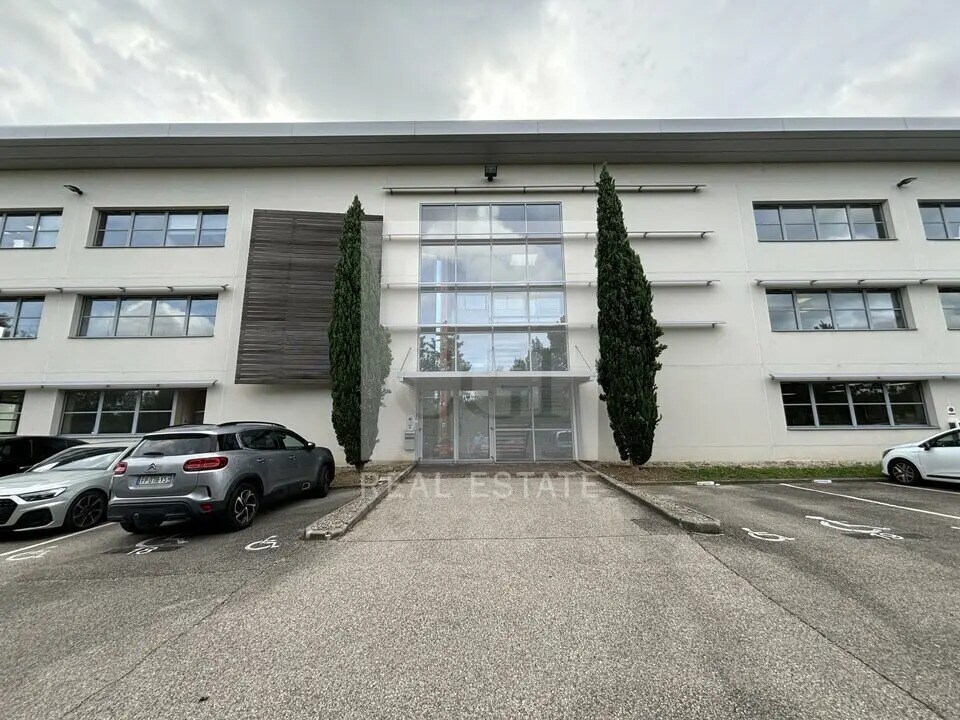 Office in Saint-Genis-Laval for lease Building Photo- Image 1 of 13