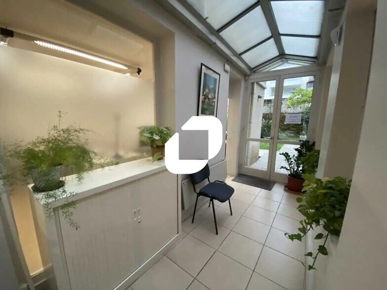 Office in Bordeaux for lease - Building Photo - Image 3 of 7