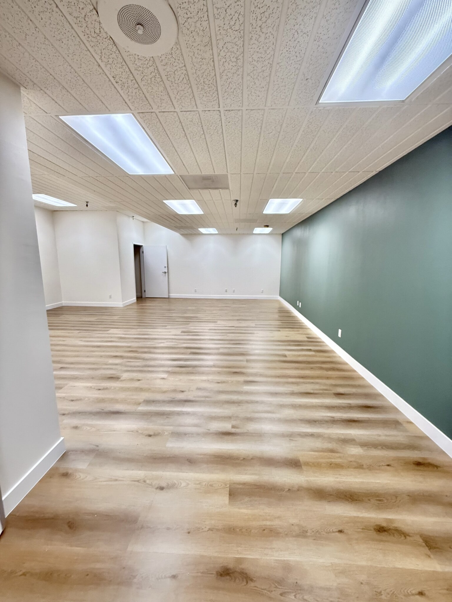 2183 Fairview Rd, Costa Mesa, CA for lease Interior Photo- Image 1 of 5