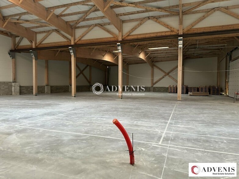 Industrial in Bassens for lease - Interior Photo - Image 2 of 5