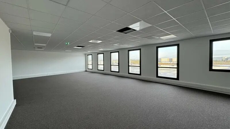 Office in Serris for sale - Building Photo - Image 2 of 4