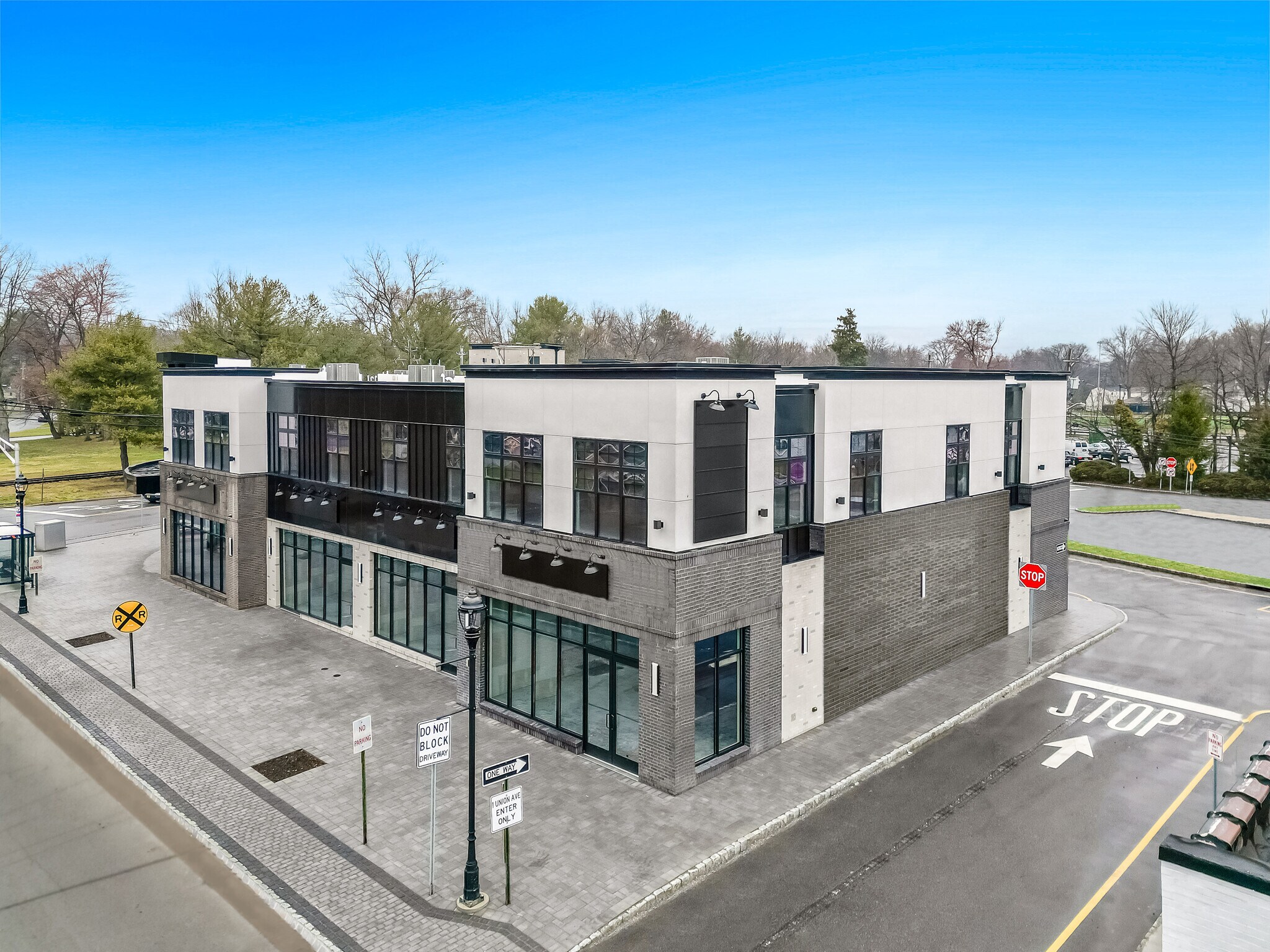 1 Union Ave, Cresskill, NJ 07626 Retail for Lease