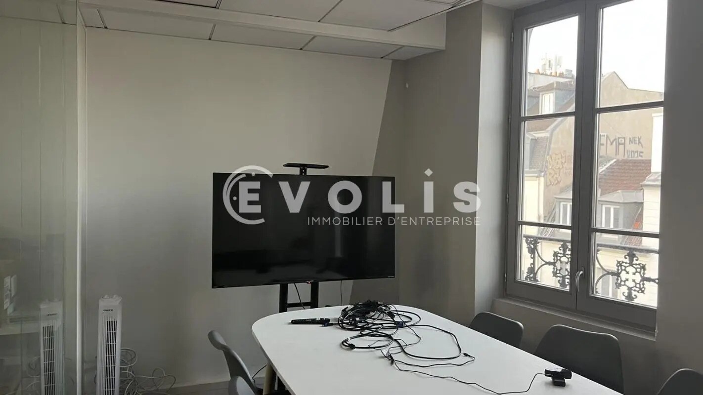 Office in Paris for lease Interior Photo- Image 1 of 6