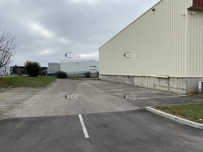 Industrial in Corbas for lease - Building Photo - Image 3 of 10
