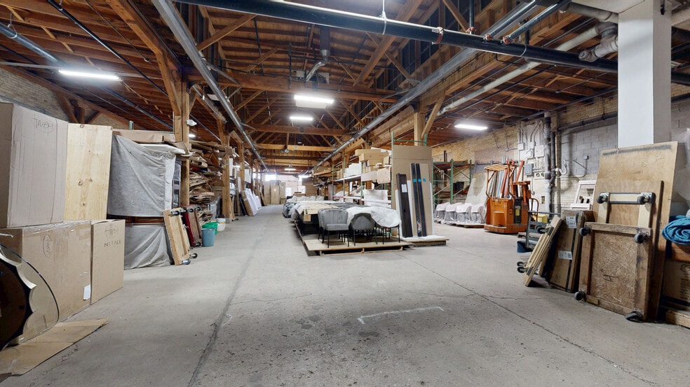 1741 W Saint Paul Ave, Milwaukee, WI for sale - Matterport 3D Scan - Image 3 of 30