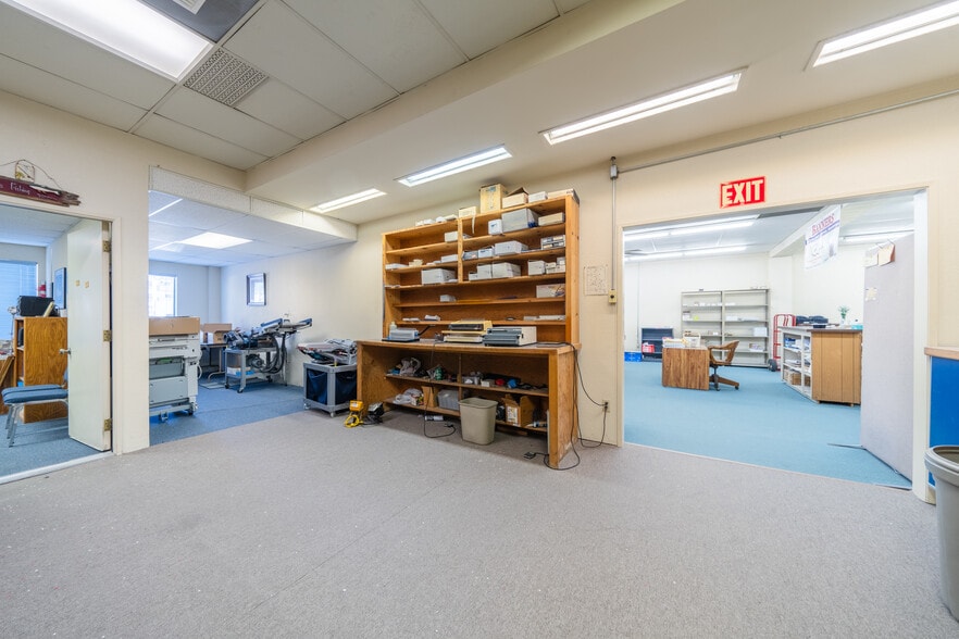 656 W Lancaster Blvd, Lancaster, CA for sale - Interior Photo - Image 2 of 39