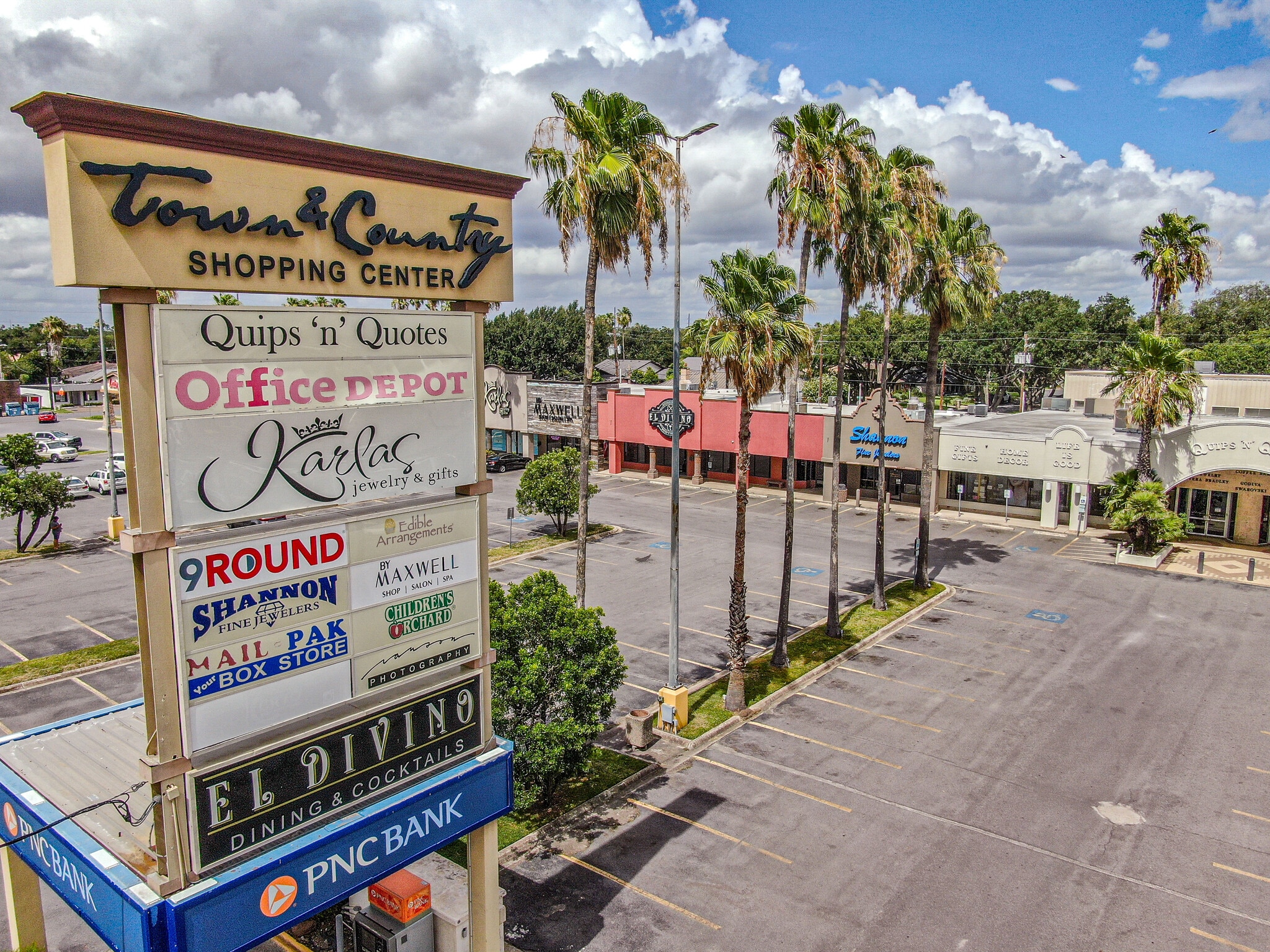 Town & Country Shopping Center portfolio of 2 properties for sale on LoopNet.com Building Photo- Image 1 of 18