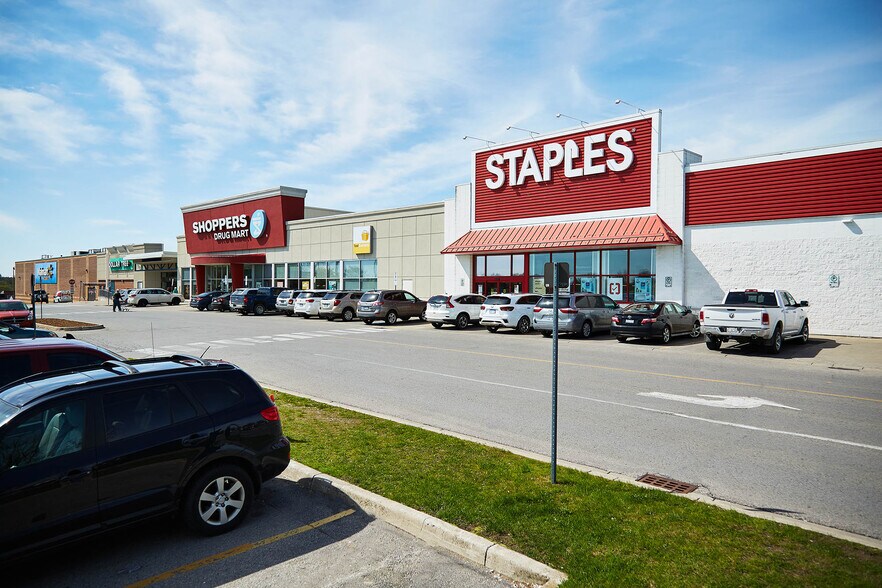 200 Broadway St, Tillsonburg, ON for lease - Building Photo - Image 2 of 9