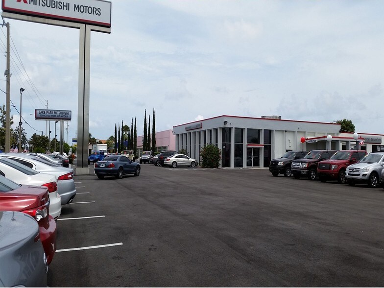 572 Northlake Blvd, North Palm Beach, FL for sale - 572Northlake Bldg Pix 5-28-14 (13) - Image 1 of 6