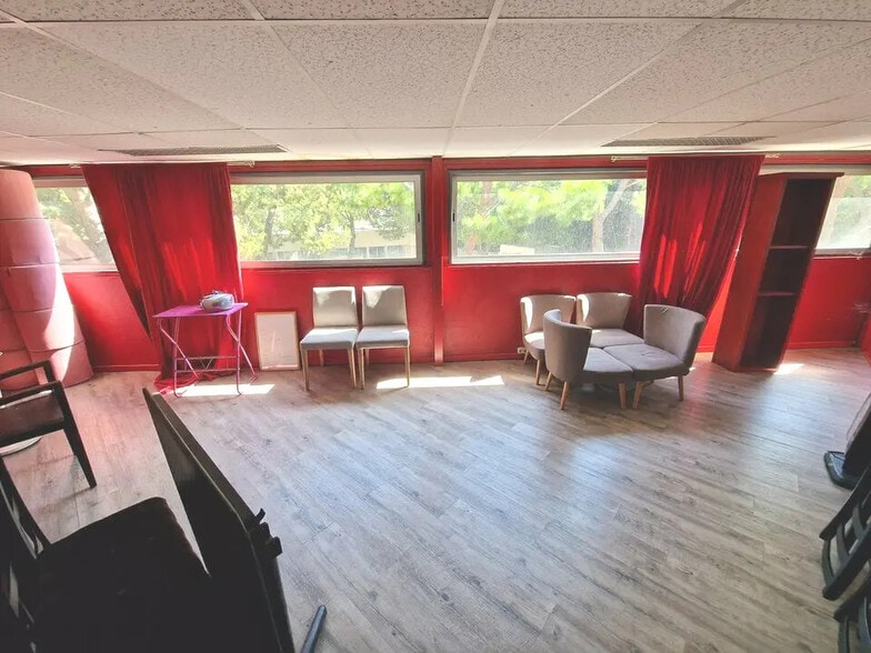 Office in Vallauris for lease - Interior Photo - Image 2 of 5