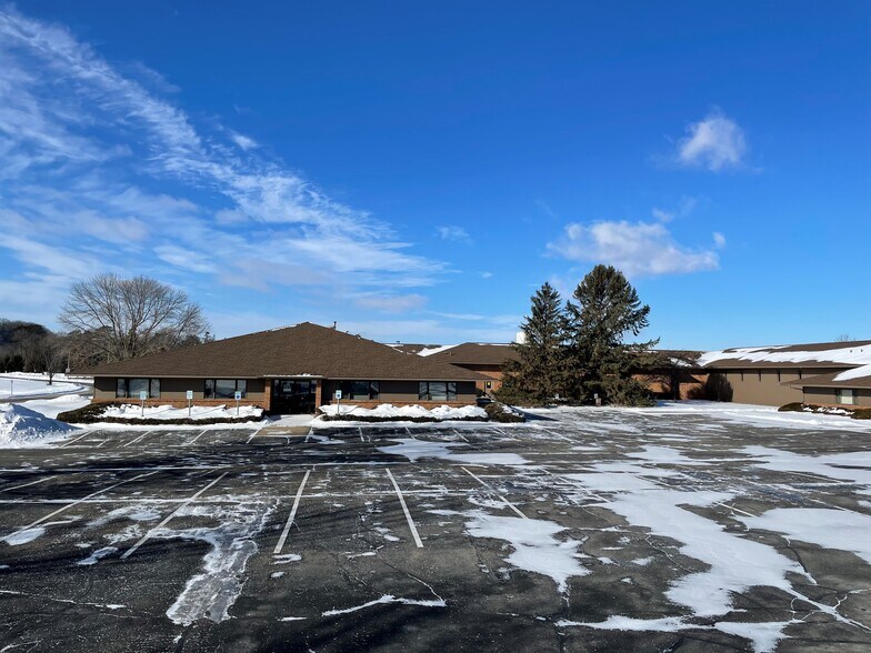 5140 Moundview Dr, Red Wing, MN for sale - Building Photo - Image 1 of 1