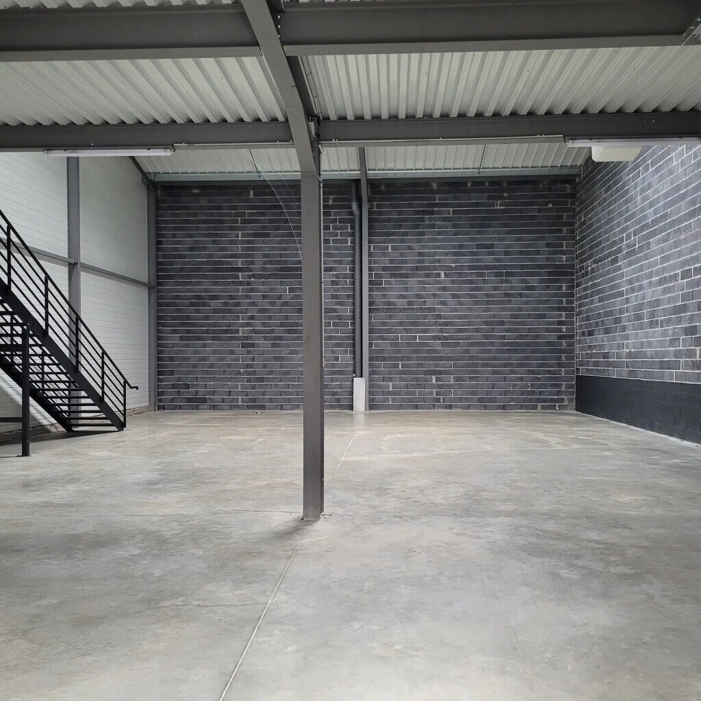 Location Local d'activités 333 m² - Photo 1