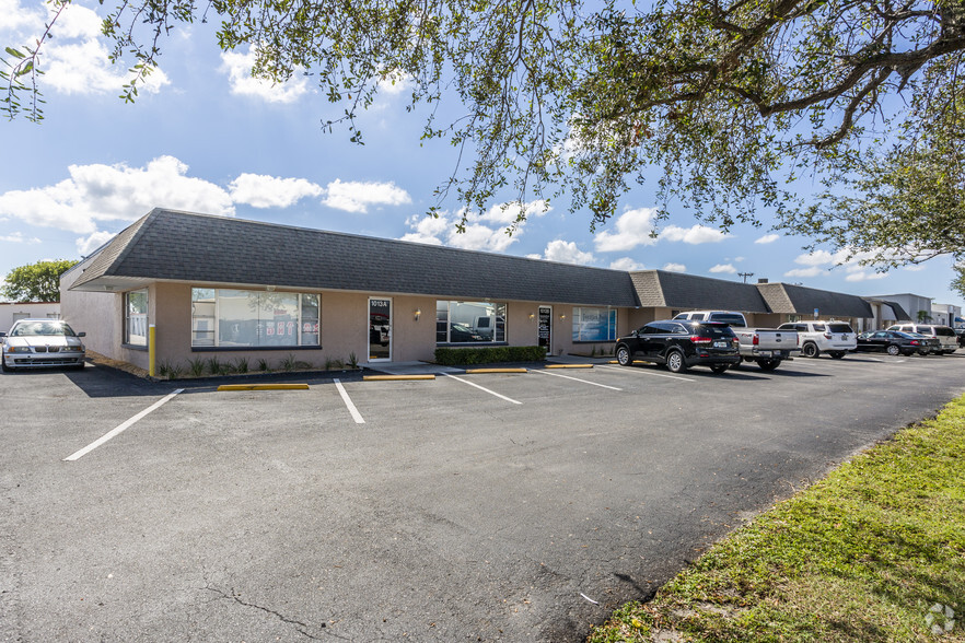 1013-1017 SE 12th Ave, Cape Coral, FL for lease - Primary Photo - Image 1 of 46