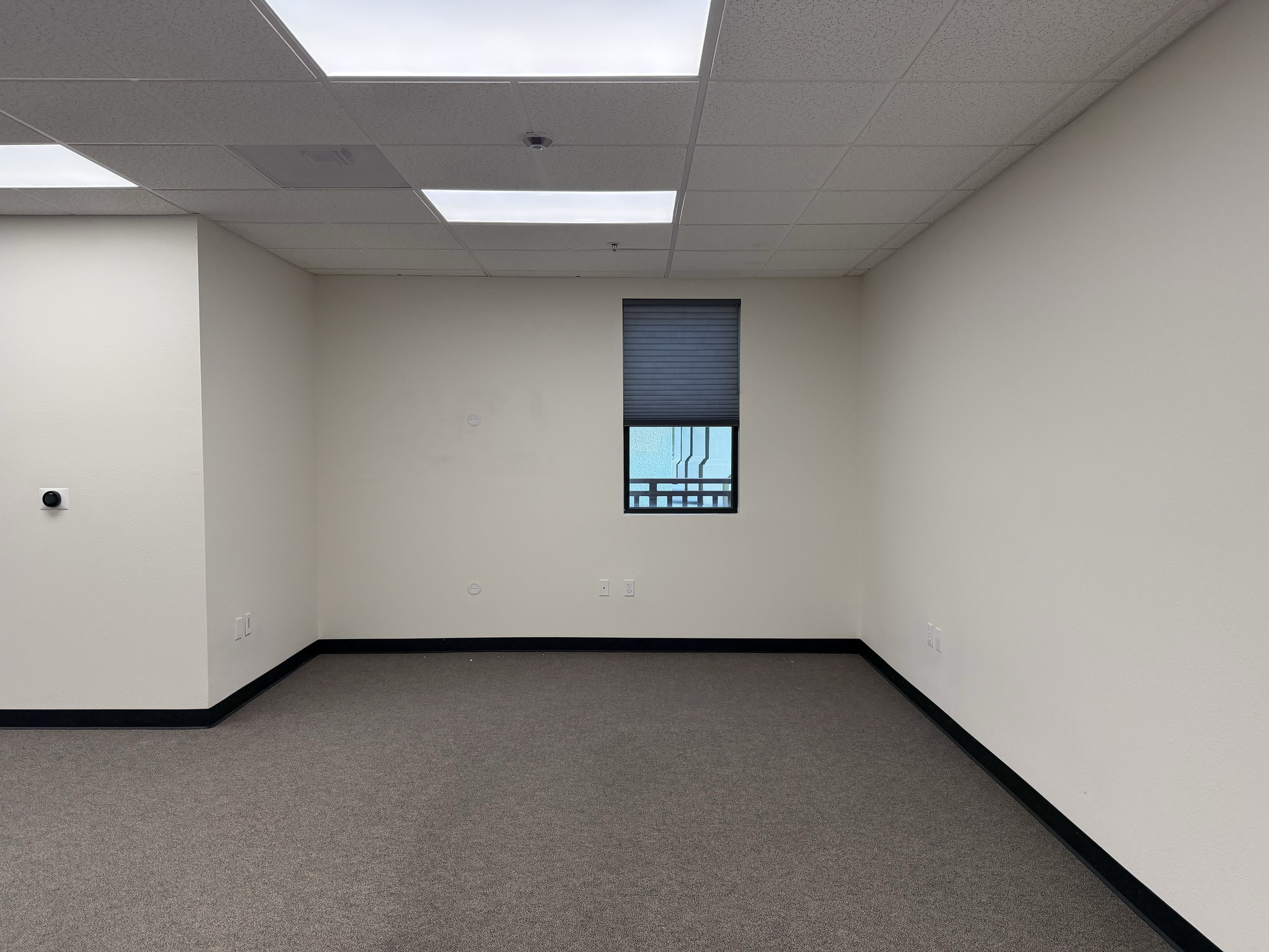 1414 E F St, Oakdale, CA for lease Interior Photo- Image 1 of 4