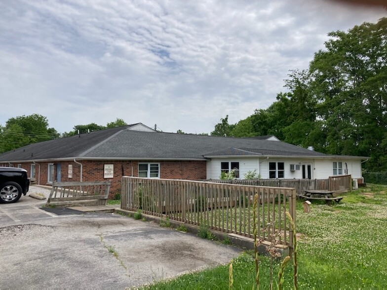 205 Bridge St, Munfordville, KY for sale - Building Photo - Image 1 of 24