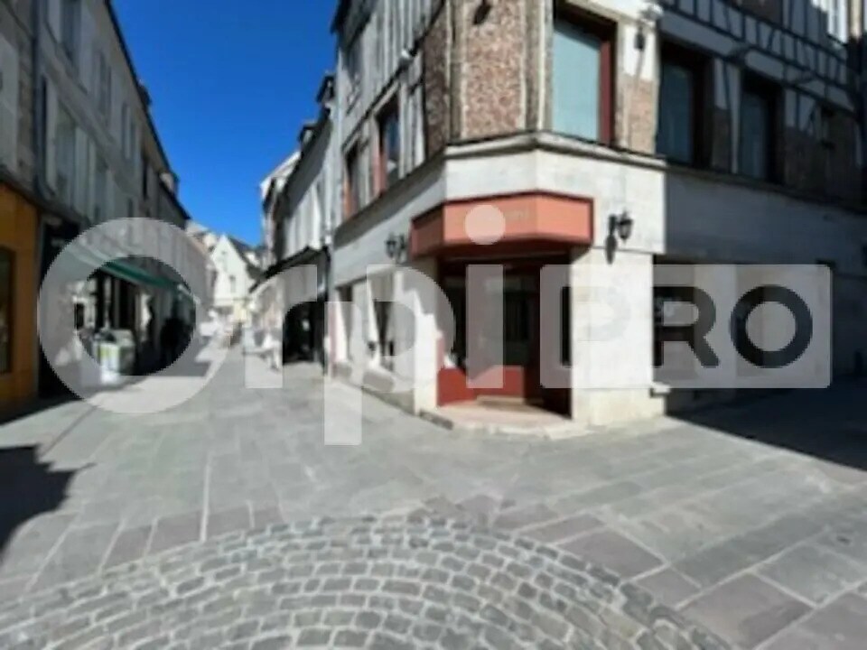 Retail in Compiègne for lease Building Photo- Image 1 of 5